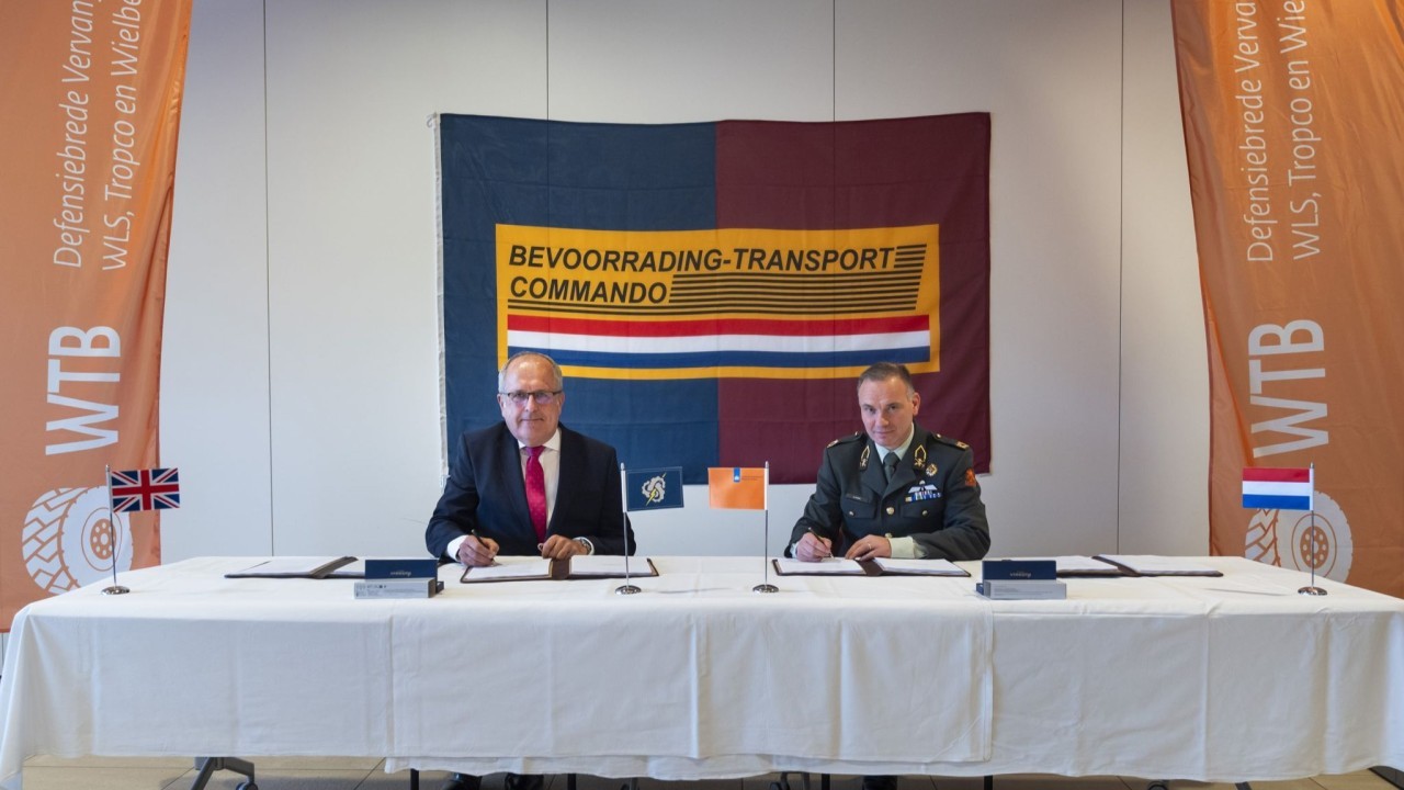 G3 Systems and Netherlands MoD officials sign a contract. G3 Systems and Netherlands MoD officials sign a contract.